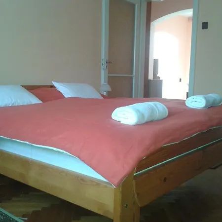 Alojamento de Acomodação e Pequeno-almoço Bundics 3*