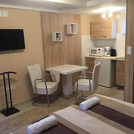 Alojamento de Acomodação e Pequeno-almoço Bundics Lenti