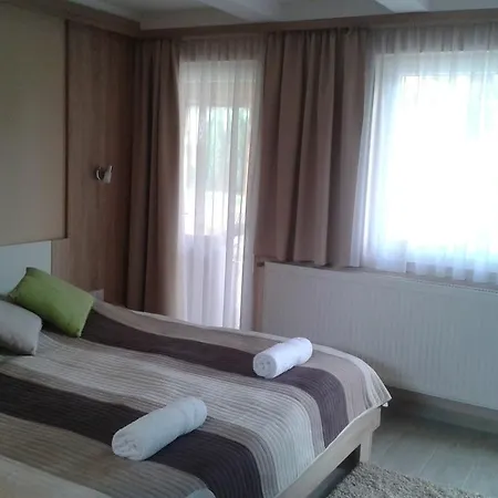 فندق مبيت وإفطار Bundics Vendeghazak 3*