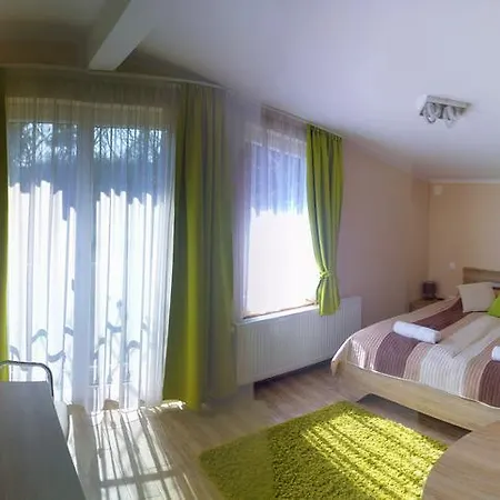 Bundics Vendeghazak 3* لينتي