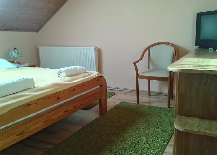 Bundics Vendeghazak Bed & Breakfast 3*