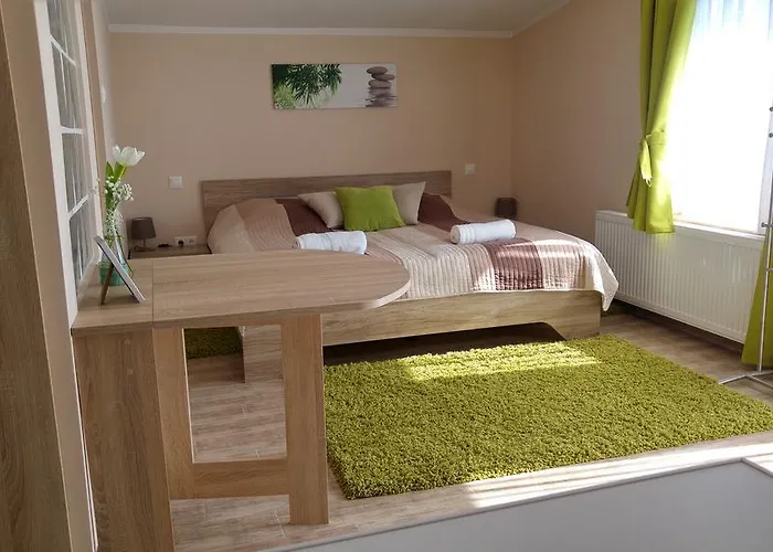 Bundics Vendeghazak Bed & Breakfast