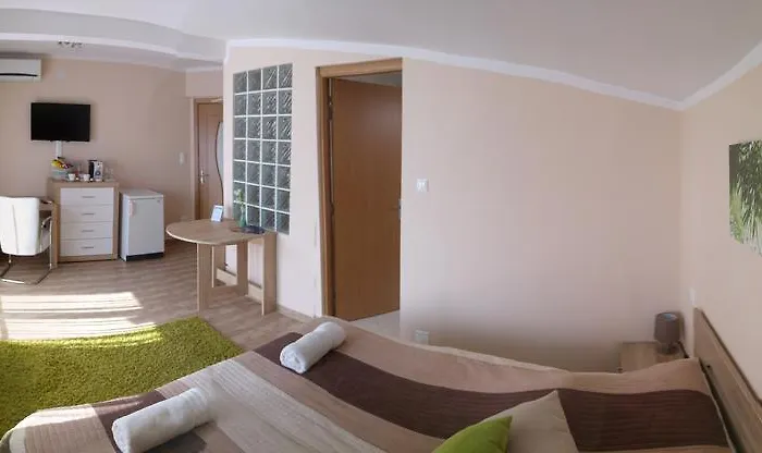 Bundics Vendeghazak 3* Lenti